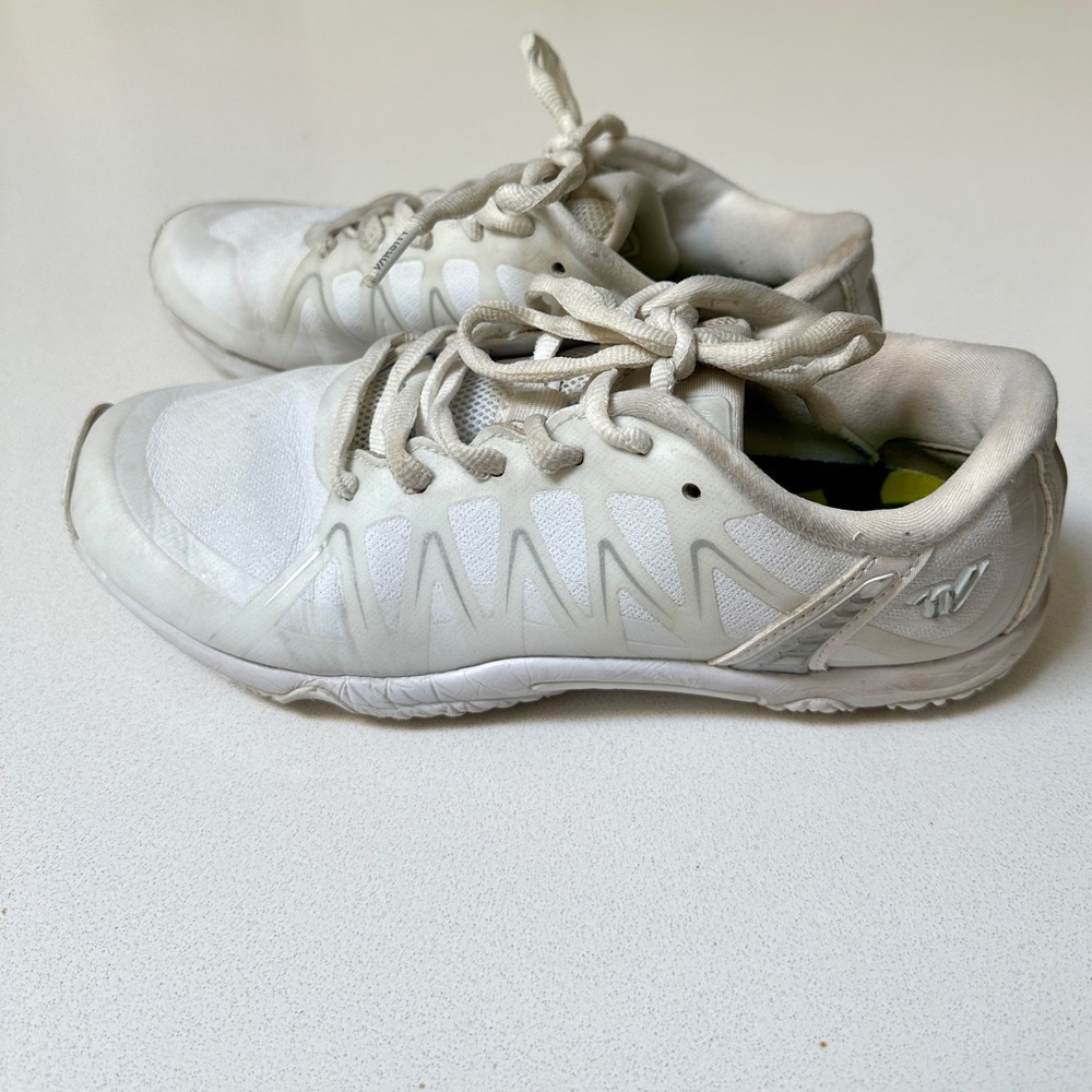 Varsity Double Edge Cheer Shoes size 6.5